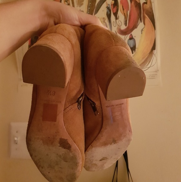 madewell suede booties in tan/sand. - Picture 4 of 4